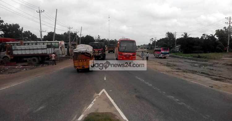 শঙ্কা কাটিয়ে গতি ফিরেছে ঢাকা-টাঙ্গাইল মহাসড়কে