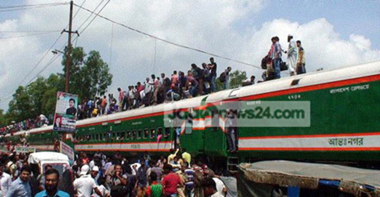 ট্রেনের ছাদ থেকে পড়ে যুবকের মৃত্যু