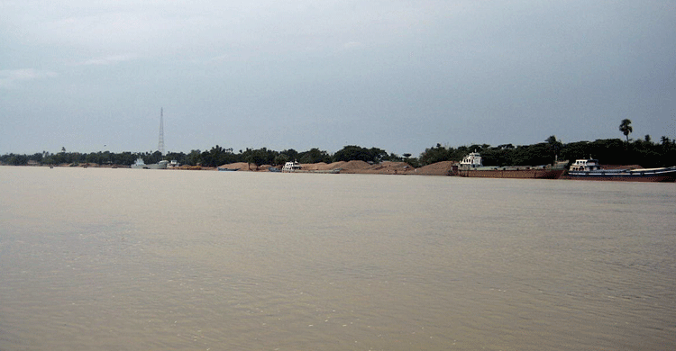 কীর্তনখোলায় তেলের ট্যাংকারের সঙ্গে কার্গোর সংঘর্ষ