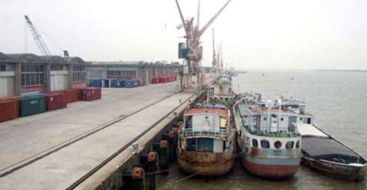 জেটিতে ভিড়তে পারছে না ভিয়েতনামের চালবাহী জাহাজ