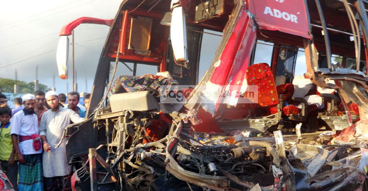 কুমিল্লায় সড়ক দুর্ঘটনায় নিহত ১, আহত ১৫