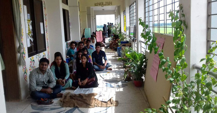 বশেমুরবিপ্রবি’র শিক্ষার্থীদের আন্দোলন অব্যাহত