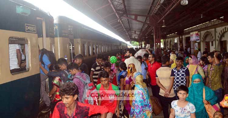 প্রবাসীর স্ত্রীর জন্য ট্রেনের নিচে যুবকের ঝাঁপ