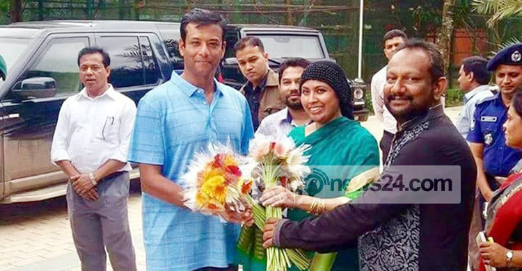 স্ত্রী-সন্তান নিয়ে বঙ্গবন্ধু সাফারি পার্কে ঘুরলেন জয়