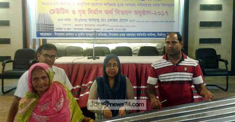 মির্জাপুরে টিন পেল দুর্যোগে ক্ষতিগ্রস্তরা