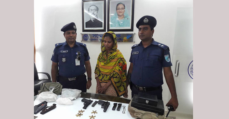 দুটি বিদেশি পিস্তলসহ নারী অস্ত্র ব্যবসায়ী গ্রেফতার