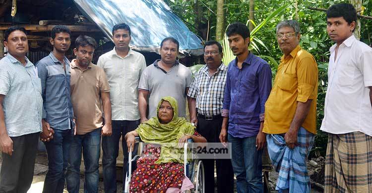 ফেসবুকের কল্যাণে বৃদ্ধা পেলেন হুইল চেয়ার