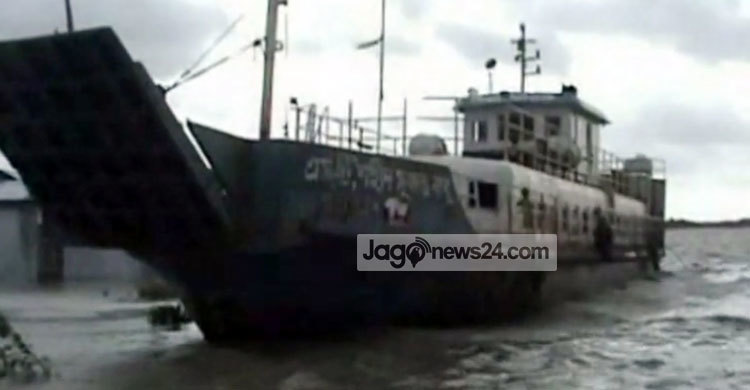 বৈরি আবহাওয়ায় হাতিয়ায় সকল নৌযান চলাচল বন্ধ