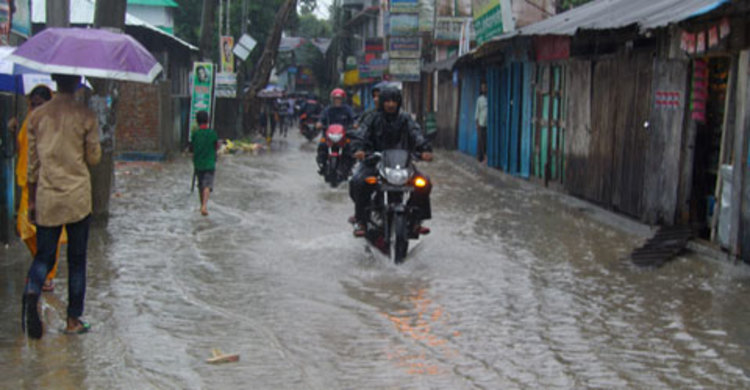 পটুয়াখালীতে বৃষ্টিতে জনজীবন বিপর্যস্ত