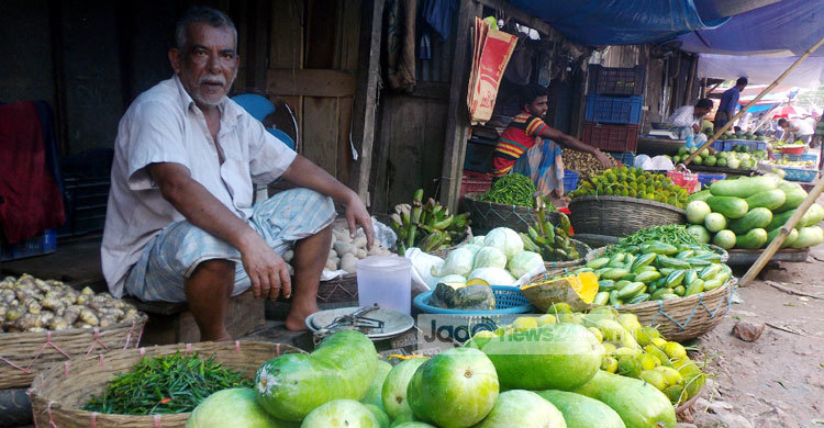 একটু বৃষ্টি হলেই বেড়ে যায় দাম