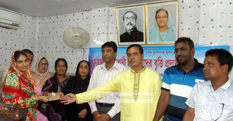 জেলা পরিষদের বৃত্তি পেল ২০০ শিক্ষার্থী