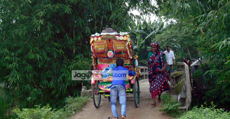 একটি ব্রিজের জন্য ৩০ হাজার মানুষের ভোগান্তি