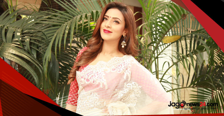 বৃষ্টি দিনের শাড়ি