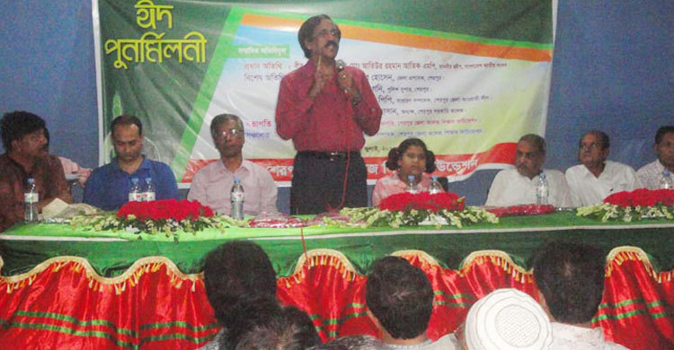 শিক্ষকদের আদর্শ মানুষের গুণাবলি অর্জন করতে হবে