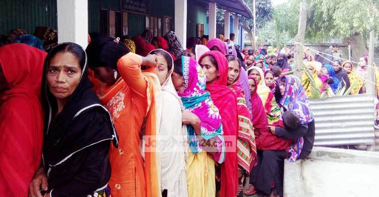 টাঙ্গাইলের ১২ ইউনিয়নে ভোট গ্রহণ চলছে