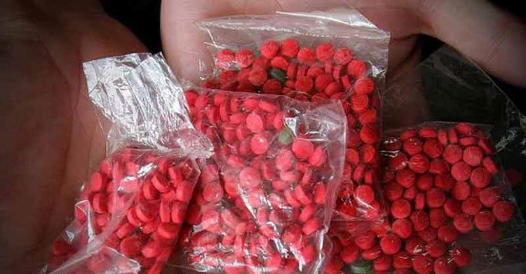 দেড় লাখ পিস ইয়াবাসহ আটক ২