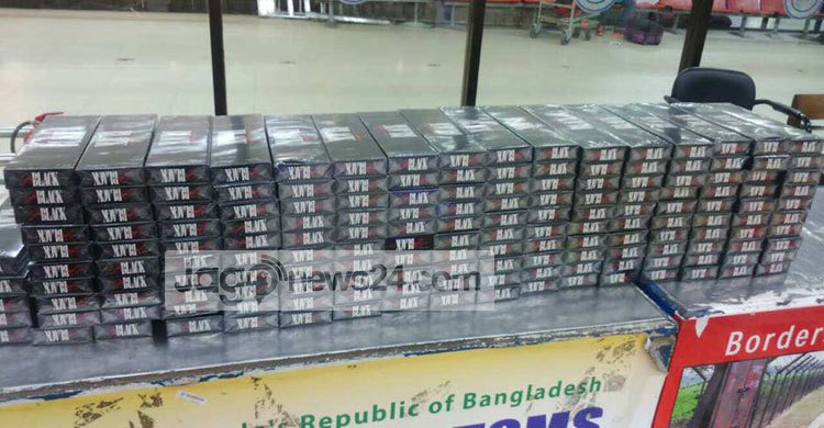 শাহজালালে ৩০০ কার্টন বিদেশি সিগারেট জব্দ