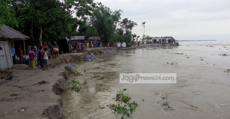 গাইবান্ধায় নতুন নতুন এলাকা প্লাবিত, ২ শিশুর মৃত্যু