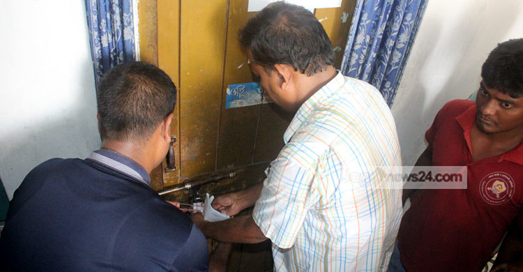 ইবির শিবির নিয়ন্ত্রিত দুই কক্ষে সিলগালা