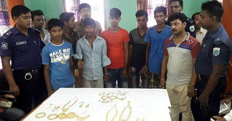 পাবনায় ৩৩ ভরি স্বর্ণালংকারসহ আটক ৭