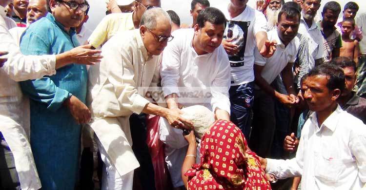 ‘সরকারের কথা আর কাজে মিল নেই’