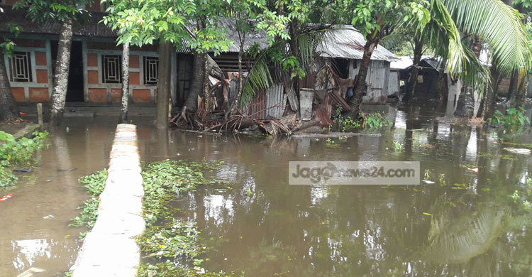 কুয়াকাটা পৌরসভার শতাধিক পরিবার পানিবন্দি