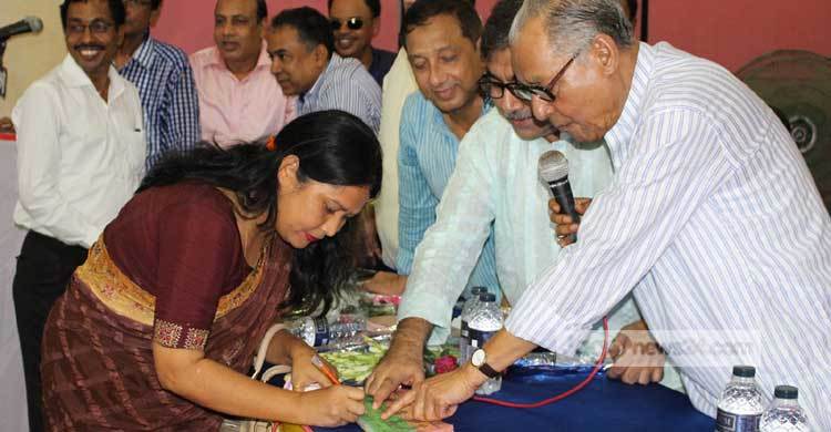 সহায়ক সরকারের দাবিটা জনগণের : নজরুল