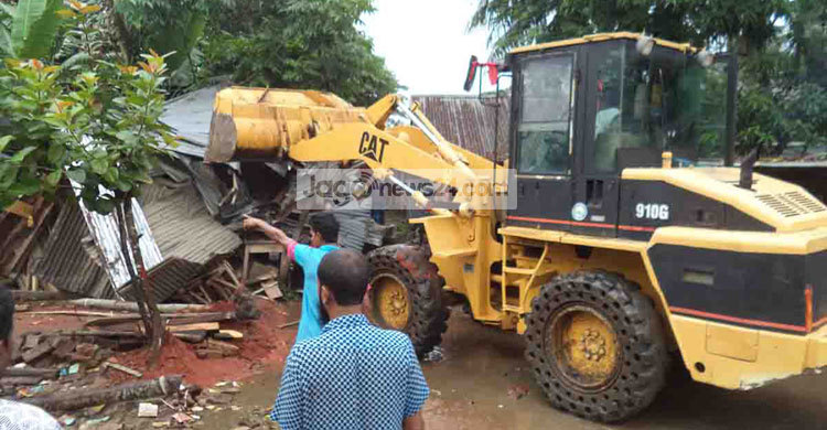 পিরোজপুরে দেড়শ অবৈধ স্থাপনা উচ্ছেদ