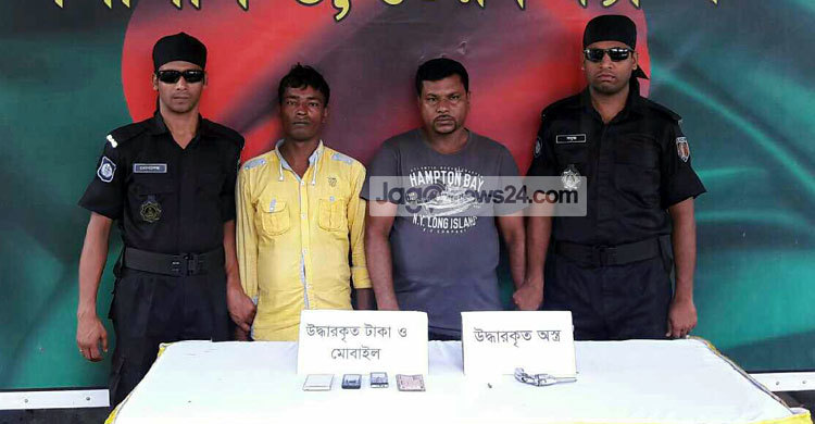 আশুগঞ্জে অস্ত্রসহ দুই যুবক আটক