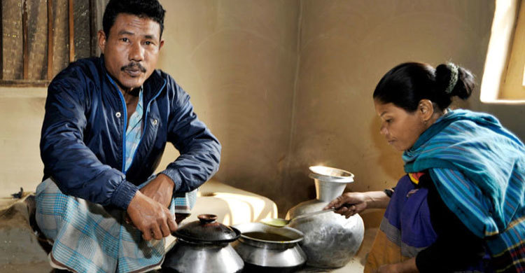 যেখানে বাবাকে বিয়ে করেন মেয়েরা