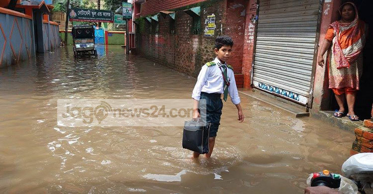 সাভারে স্কুলগুলোতে হাঁটুপানি