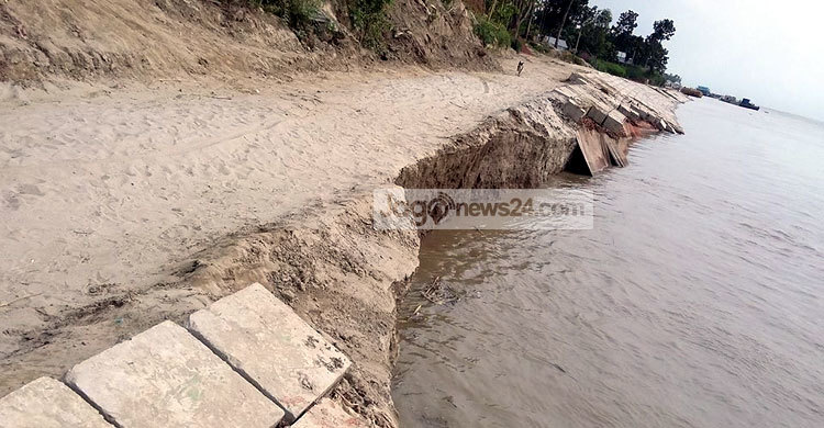 চৌহালীর বাঁধে এক মাসে ৭ বার ধস