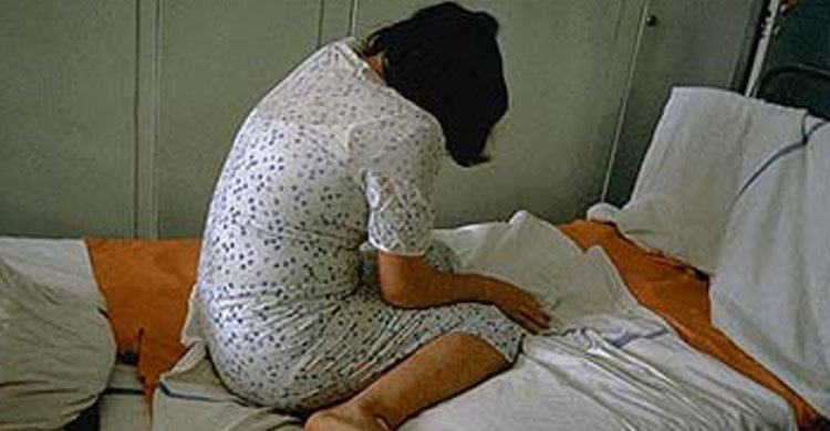 জোর করে স্ত্রীকে গর্ভপাত করালেন ইমাম