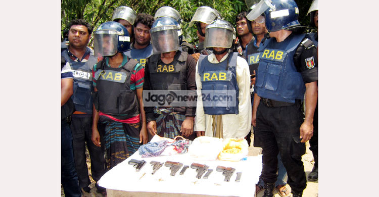 ‘জঙ্গি আস্তানায়’ অভিযান শেষ, আটক ৩