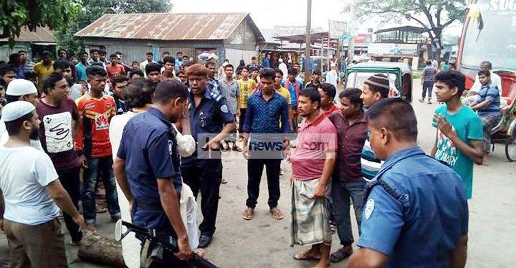 কুমিল্লায় ৭ গ্রামের মানুষের সড়ক অবরোধ