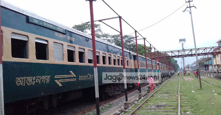 পার্বতীপুর-ঢাকা রুটে ঈদ স্পেশাল ট্রেনের সিডিউল বিপর্যয়