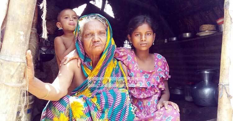 ৪০ হাজার টাকা হলেই বেঁচে যাবেন ধাত্রী মা