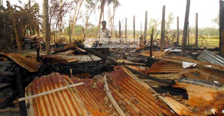 সভাপতি হতে না পেরে বাড়ি পুড়িয়ে দিলেন ইউপি সদস্য