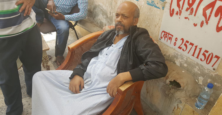 জীবনের শেষ সময় স্বজনদের পাশে থাকতে চান ইয়ার হোসেন