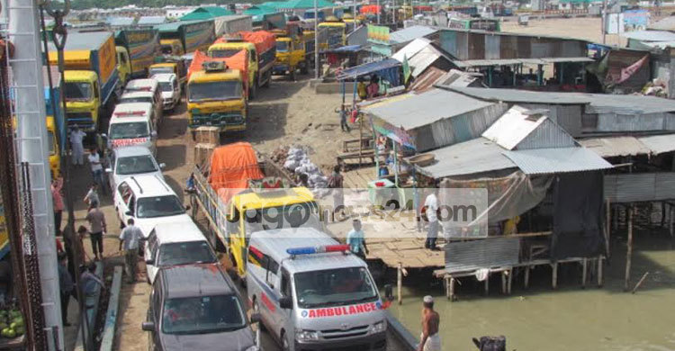 শিমুলিয়া ঘাটে পারাপারের অপেক্ষায় ৫ শতাধিক যান