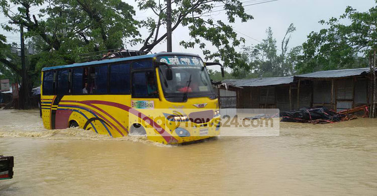 কক্সবাজারে ভয়াবহ রূপ নিচ্ছে বন্যা