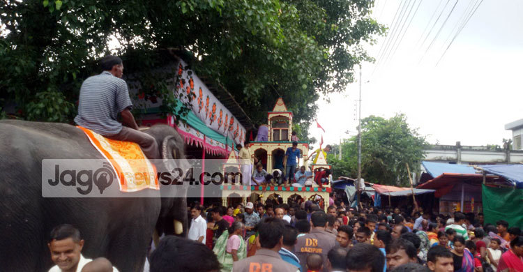 গাজীপুরে মাণিক্য মাধবের উল্টো রথযাত্রা