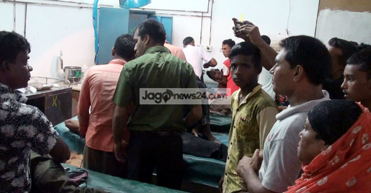 মাদক ব্যবসায়ী-এলাকাবাসীর সংঘর্ষে আহত ২০