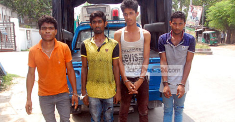 পাবনায় ডাকাত দলের ৪ সদস্য গ্রেফতার 