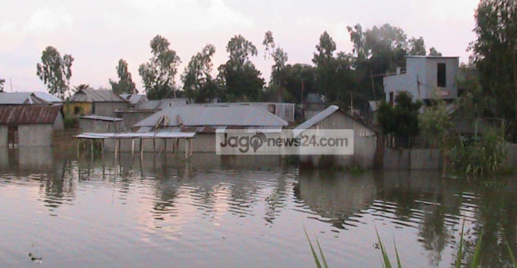যমুনার পানিতে প্লাবিত হচ্ছে নতুন নতুন এলাকা