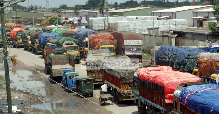 পেট্রাপোলে দাঁড়িয়ে পণ্যবাহী ৫ হাজার ট্রাক