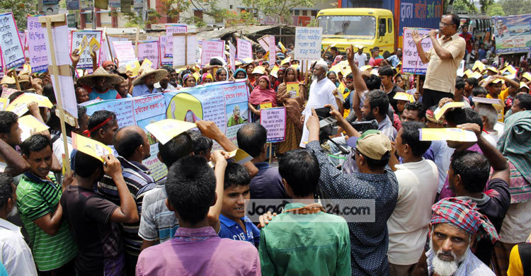 যশোর-বেনাপোল মহাসড়ক অবরোধ করে বিক্ষোভ 