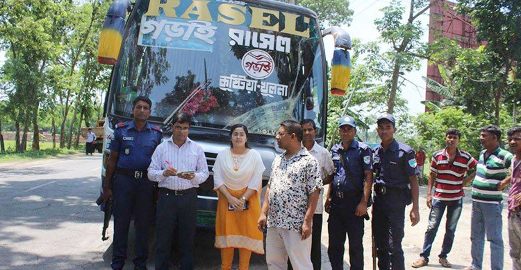 যশোরে ১০ চালককে জরিমানা