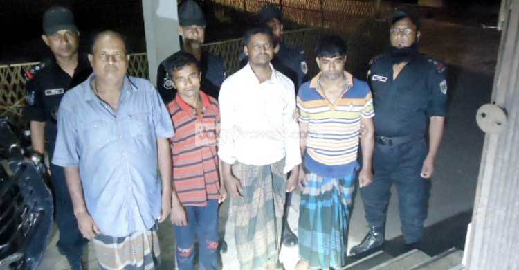 ঝিনাইদহে অস্ত্রসহ ৪ ডাকাত গ্রেফতার