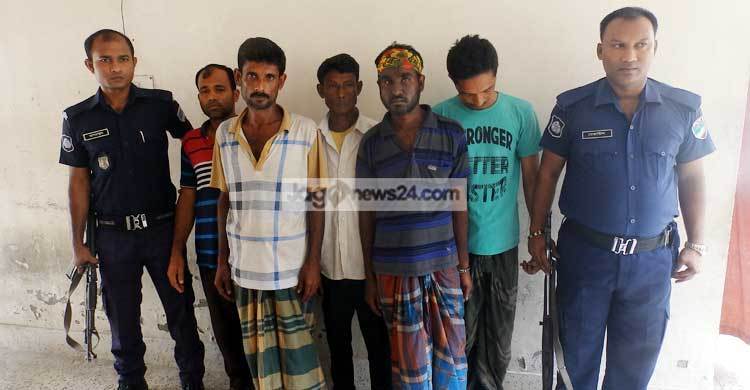 ঝিনাইদহে পুলিশের অভিযানে গ্রেফতার ৬০